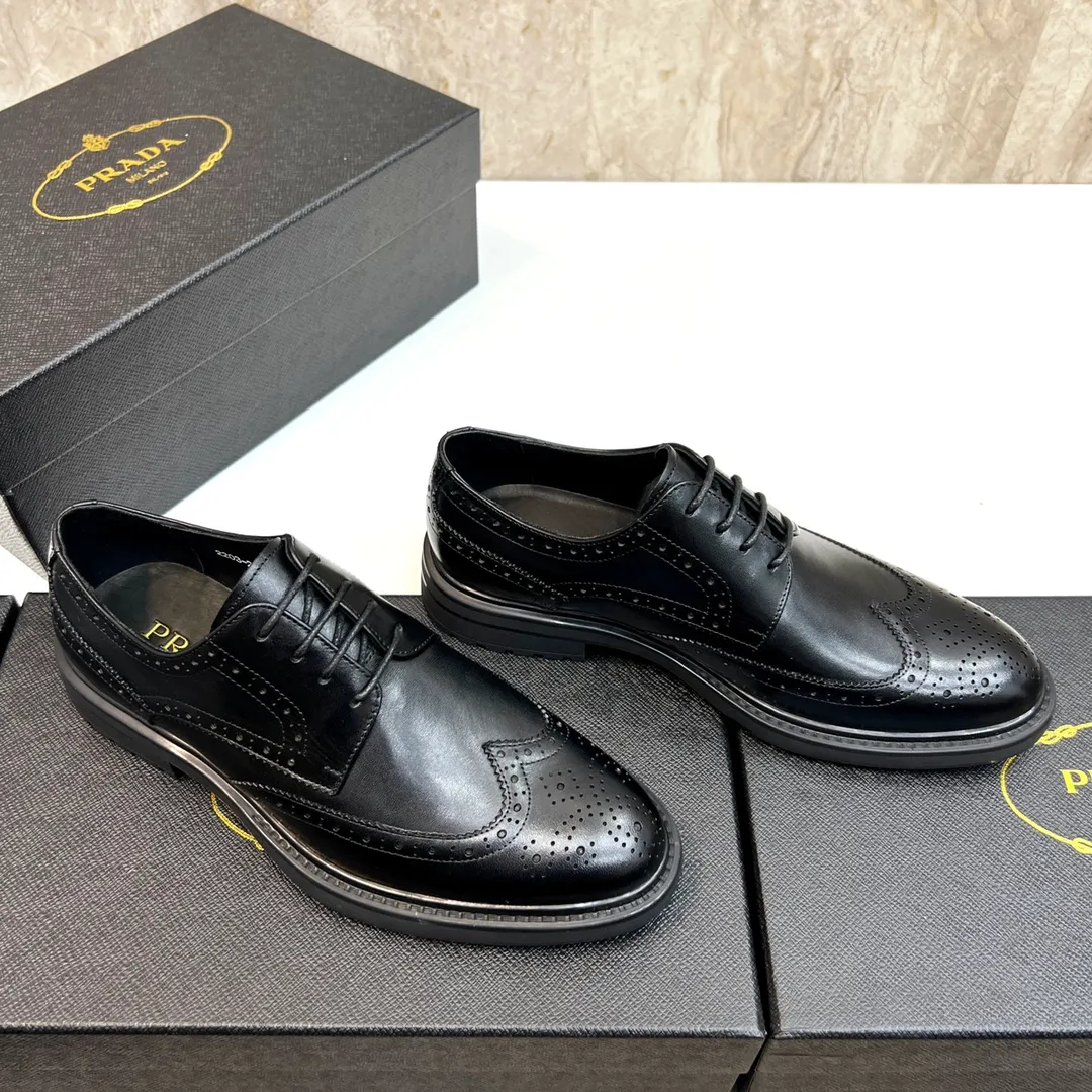 Original order quality: P580 Brand: PRADA (Prada) Standard code: Men's size 38/44 (45 can be customized) Grade: Same style as the official website High-quality men's shoes Material: Original cowhide Water-dyed cowhide lining Rubber outsole Style categories: Men's fashionable formal leather shoes Slip-on men's shoes series Young fashion European and American trends British style Top luxury Color: Actual picture